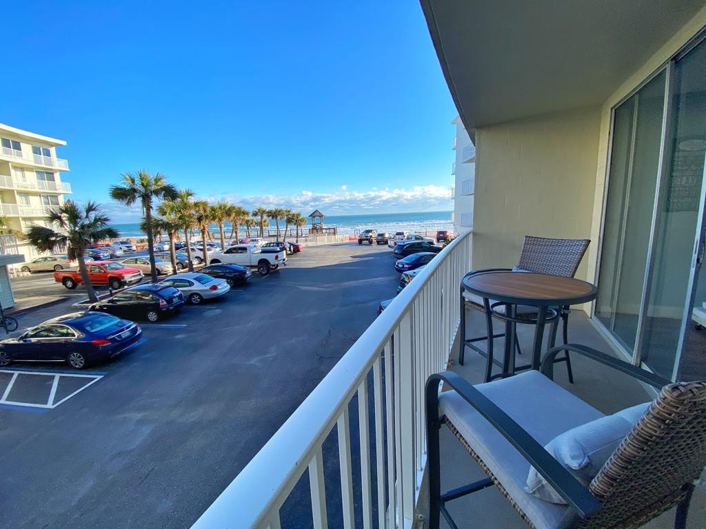 NEW*Amazing Spacious Ocean View Studio in Daytona!