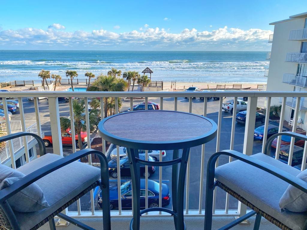 NEW*Amazing Ocean Front King Bd Studio in Daytona!