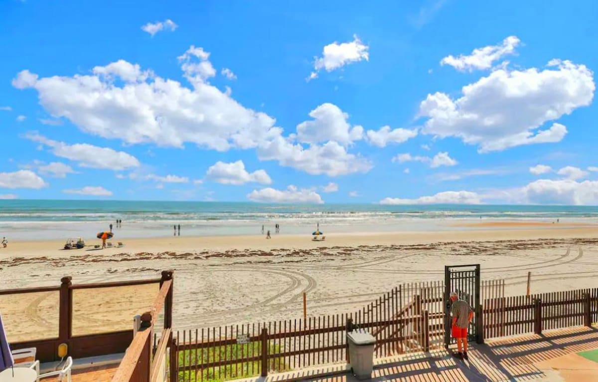 NEW*Amazing Ocean Front King Bd Studio in Daytona!