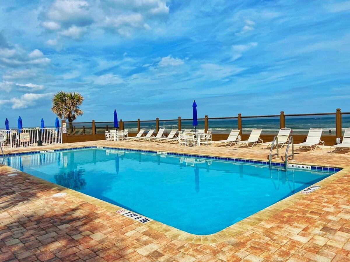 NEW*Amazing Ocean Front King Bd Studio in Daytona!