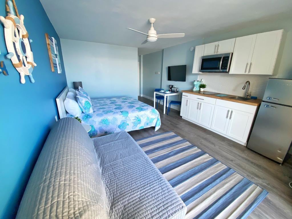 NEW*Amazing Ocean Front King Bd Studio in Daytona!