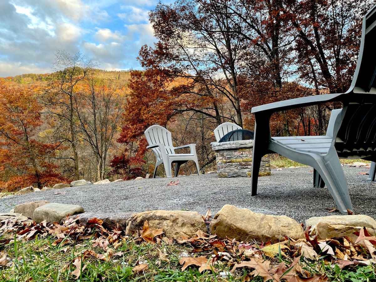 塞内卡岩石度假屋（ Seneca Rocks Hideaway ）