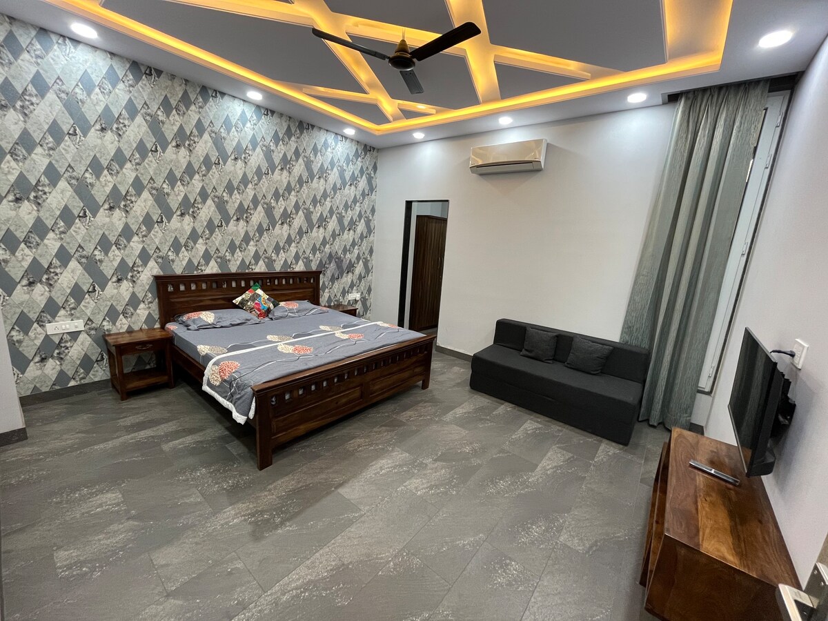 Atulyam 2bhk Luxury Apartment  in Mansarovar