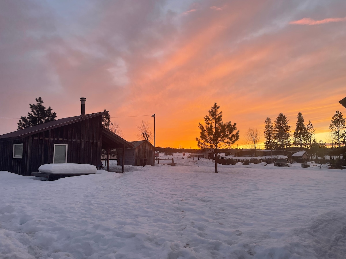 Rustic vacation cabin in beautiful Weippe Idaho