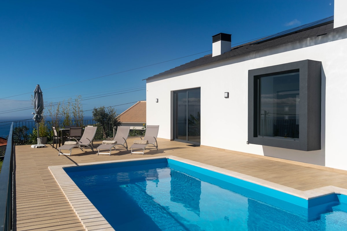 Encina别墅|带泳池和海景的家庭住宅