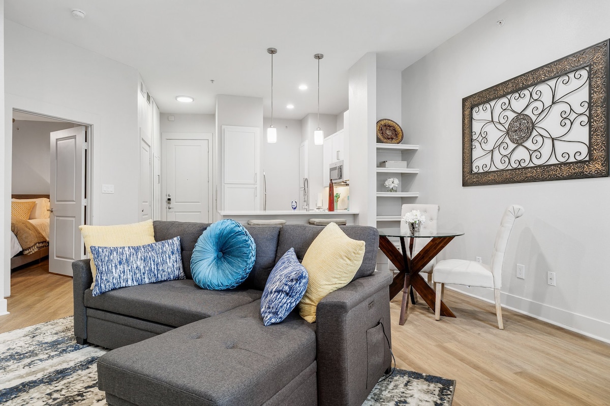 1BR Downtown Delight | Dining, Events, Nightlife