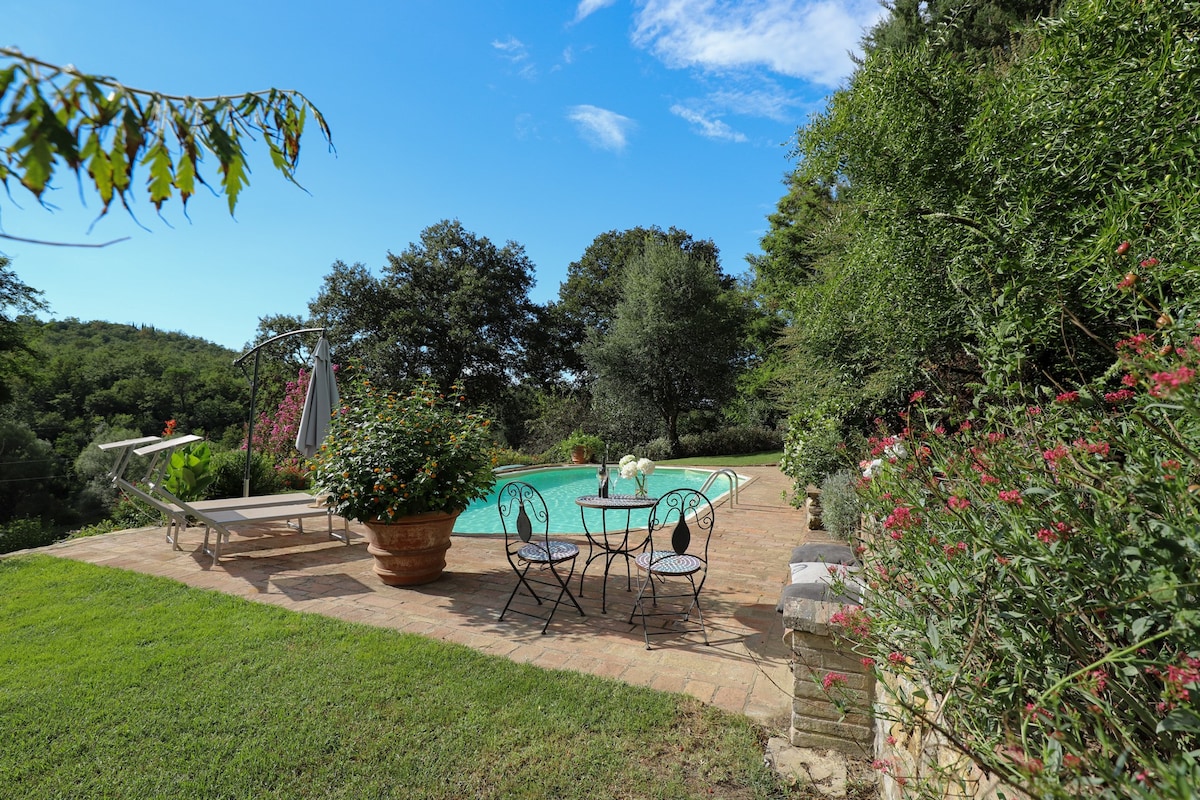 Camino Santo -带私人游泳池和花园的单间公寓