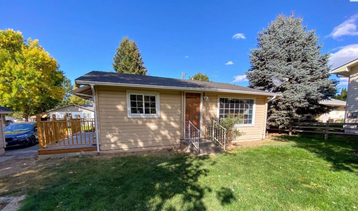 Adorable 2 Bdrm Cabin in the Heart of Wine Country