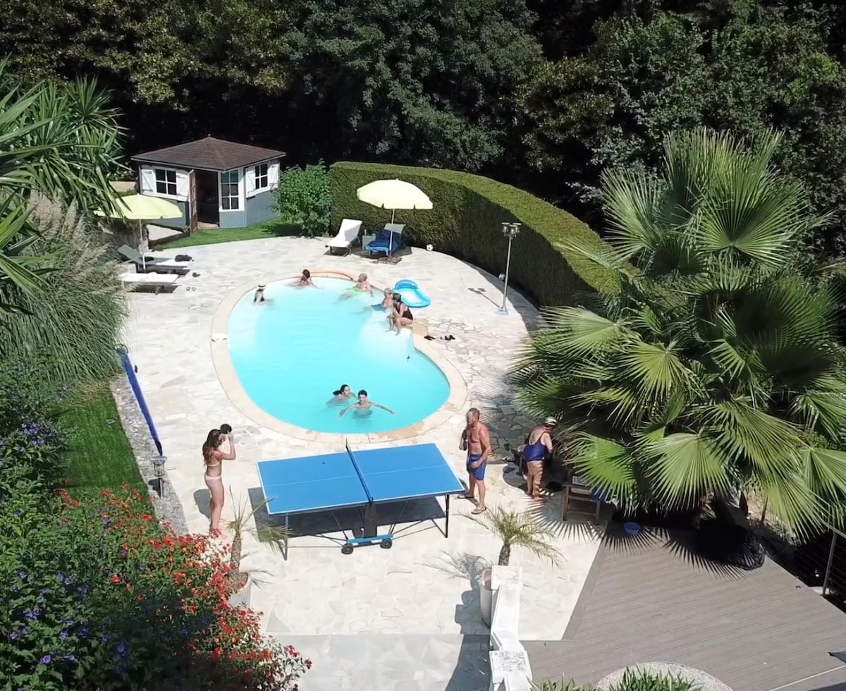 Villa Millefleurs with swimming pool, hot tub