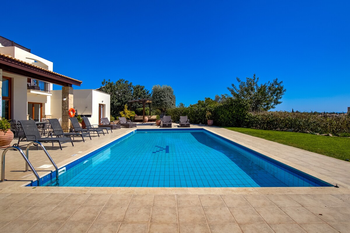 Stunning Villa Calantha - Aphrodite Hills Resort