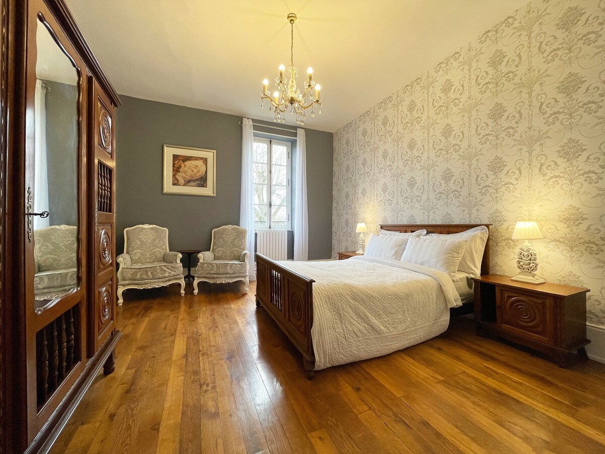 Granit Bedroom - Chateau de Bruges