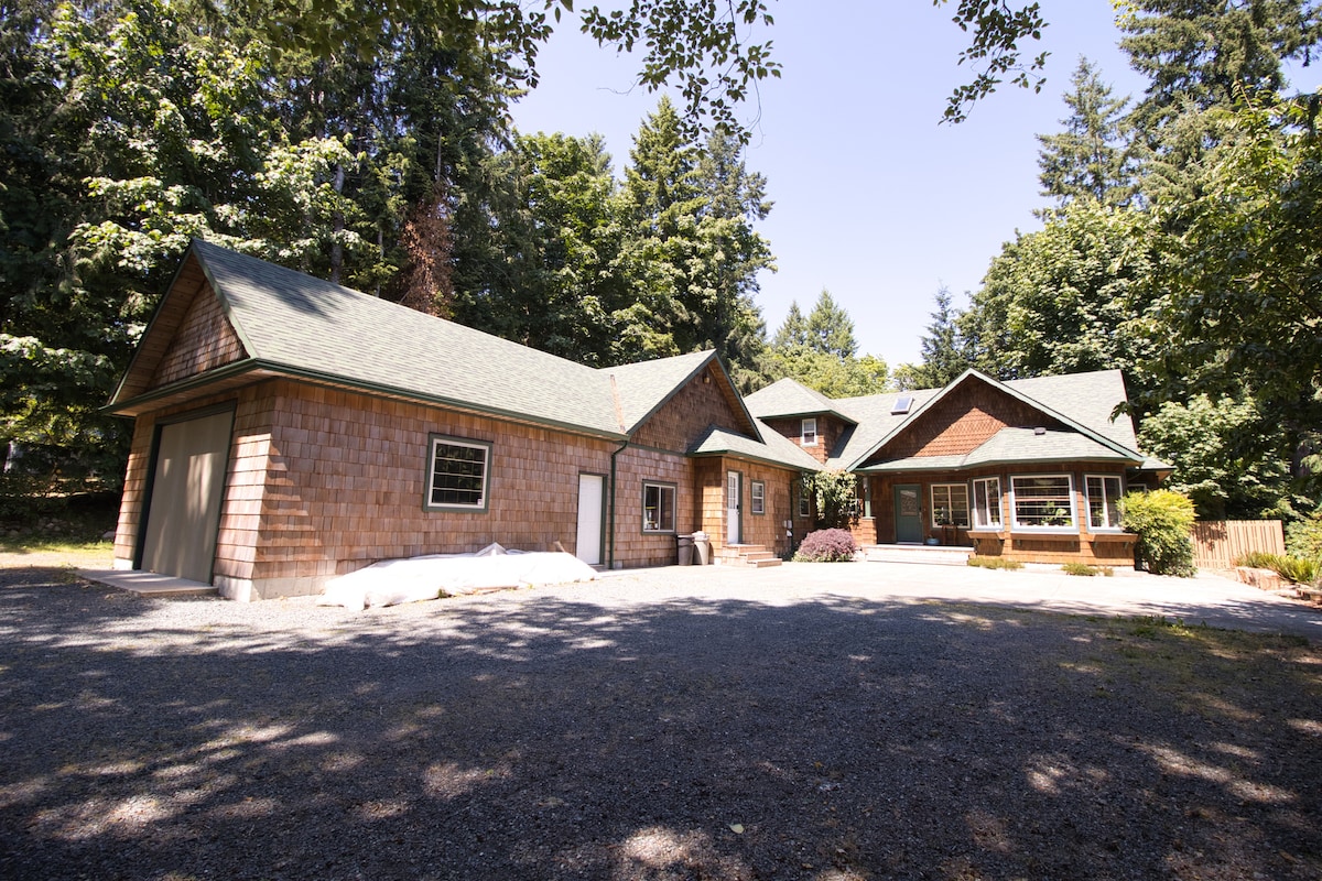 West Coast Home with King size Bed