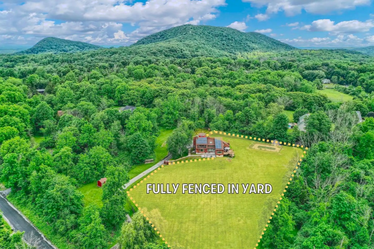 The Hilltop • Fenced 8-Acre Dog-Friendly Retreat
