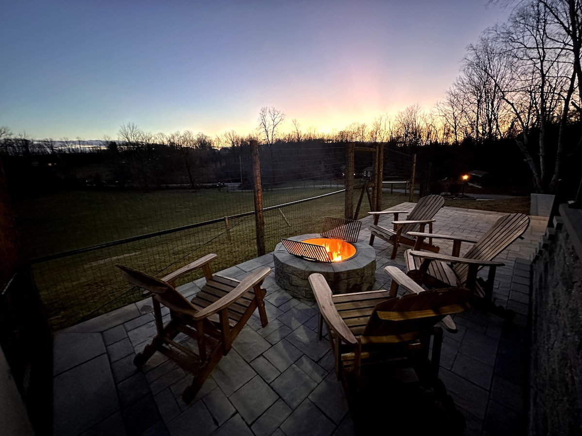The Hilltop • Fenced 8-Acre Dog-Friendly Retreat