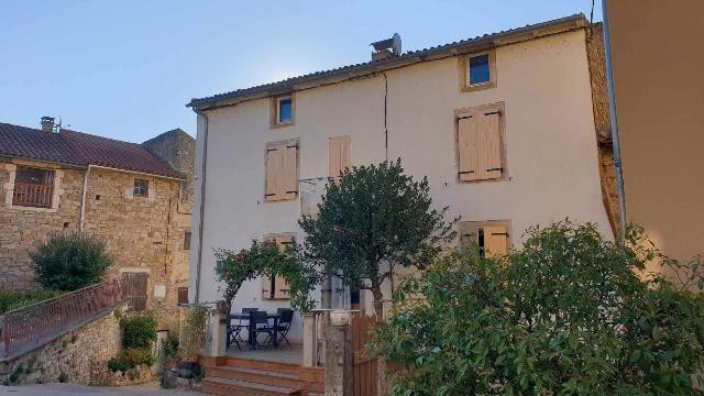 Maison dans village de charme, proche rivière