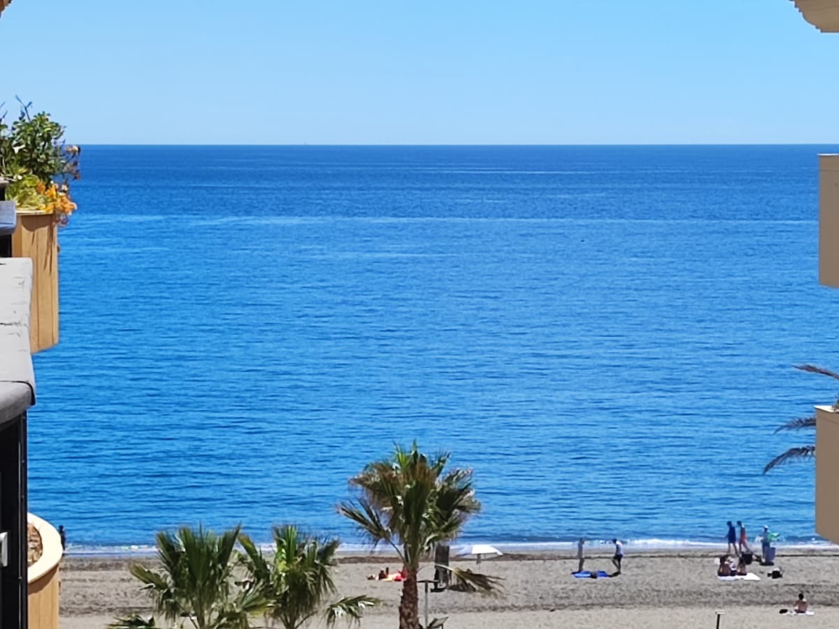 1st line of the beach, La Rada! airco,wifi,terrace