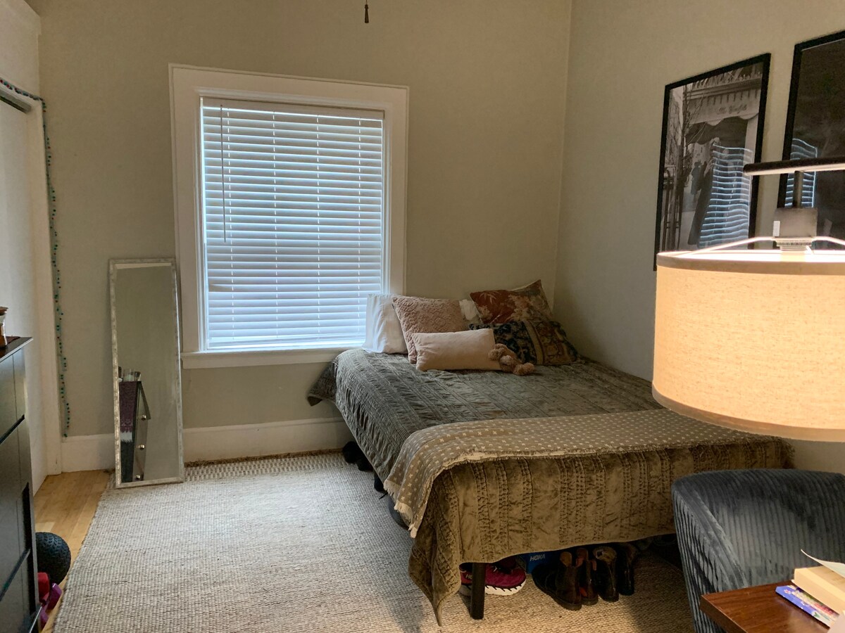 1-br sublet in College Hill