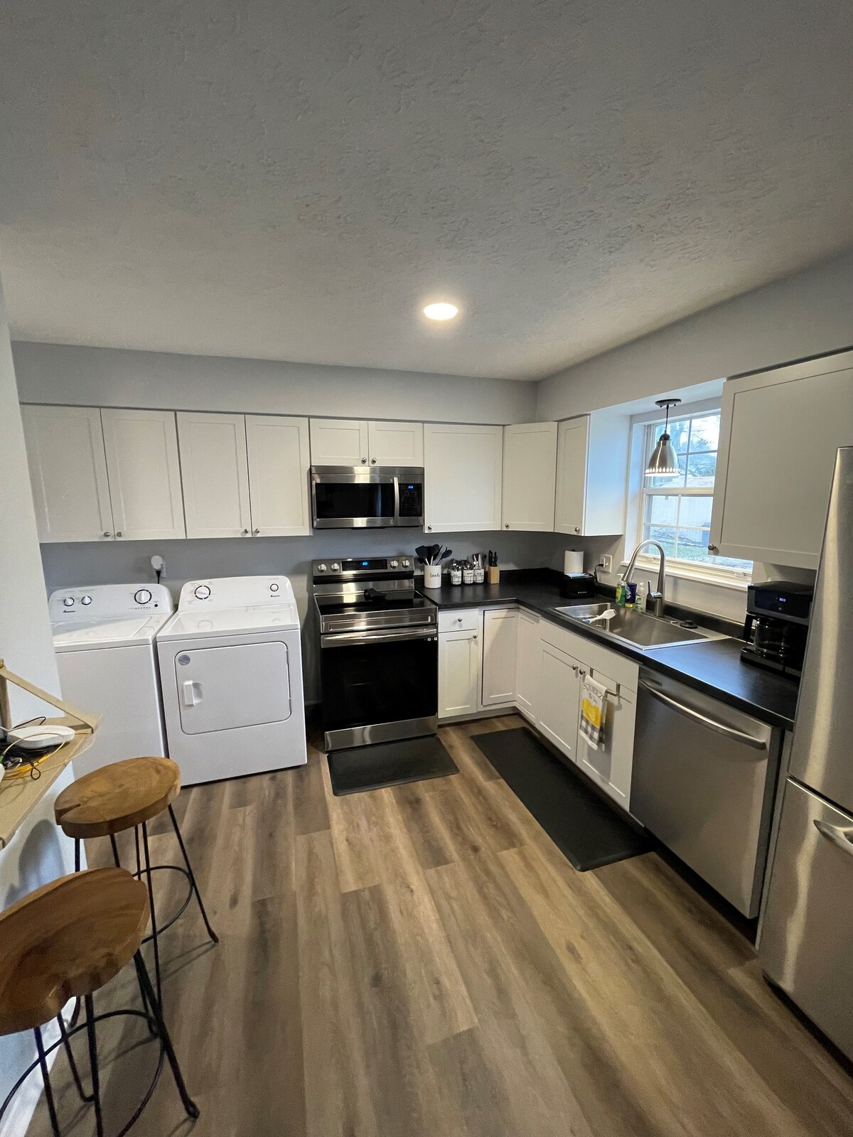 Minutes from Grand Park/Downtown Westfield!