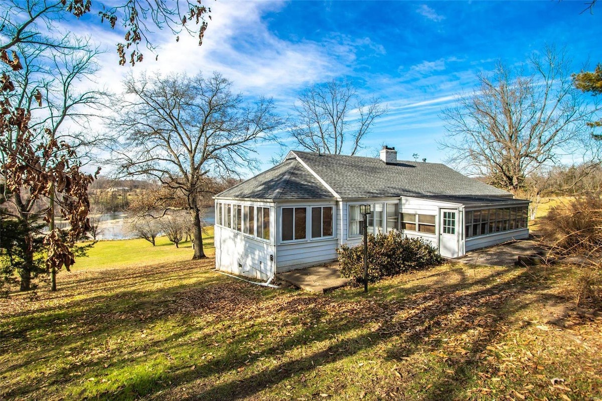 Secluded Lake House on a 13 acre private lake