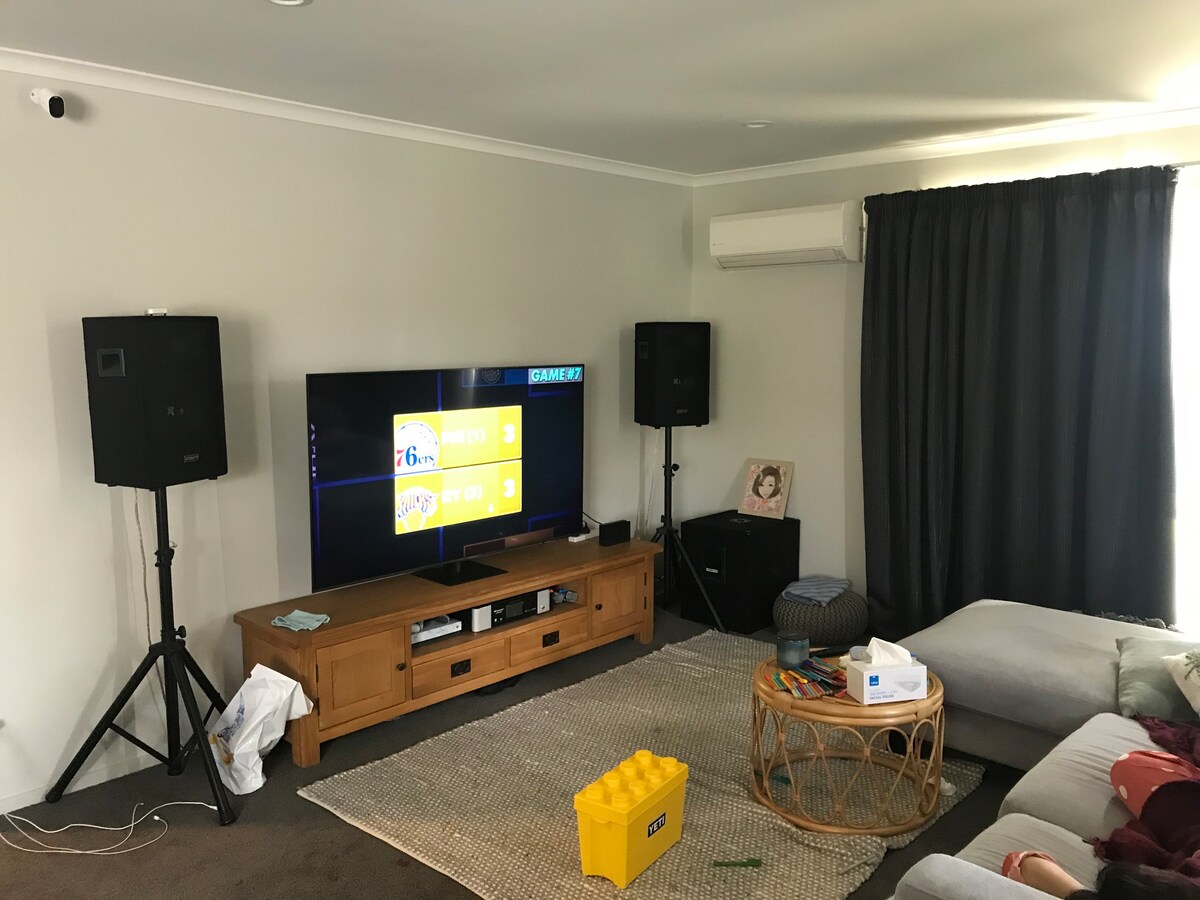 Room near centre, paknsave, beach & golf club