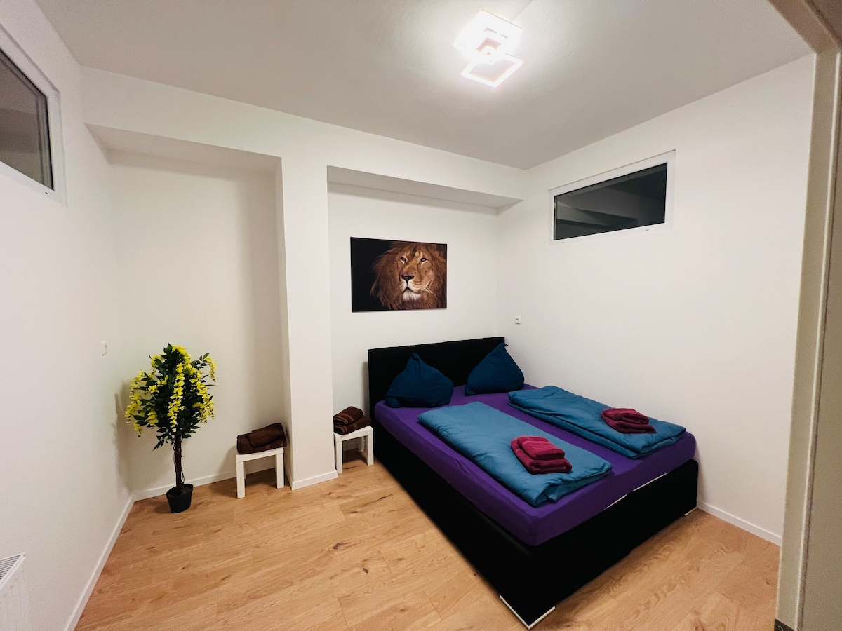 Modern Apartment | 6 Beds | WiFi | Free Parking |