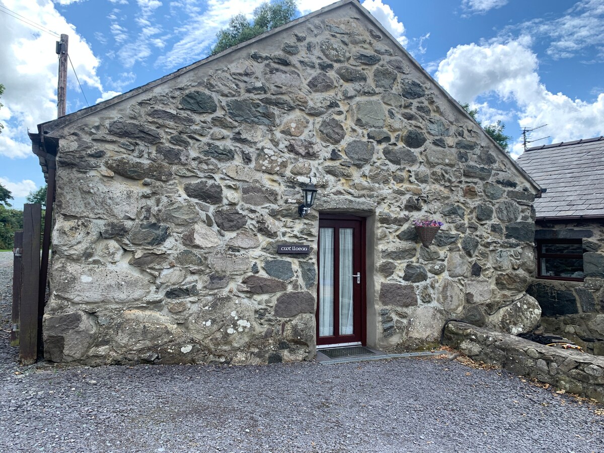 Cwt LLoeau Cottage, superb views