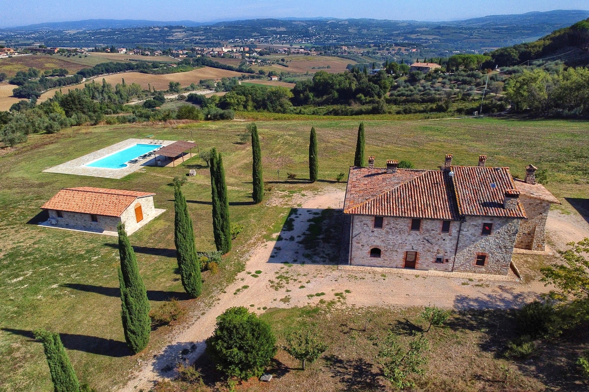 Accommodation with panoramic pool | Monte Peglia