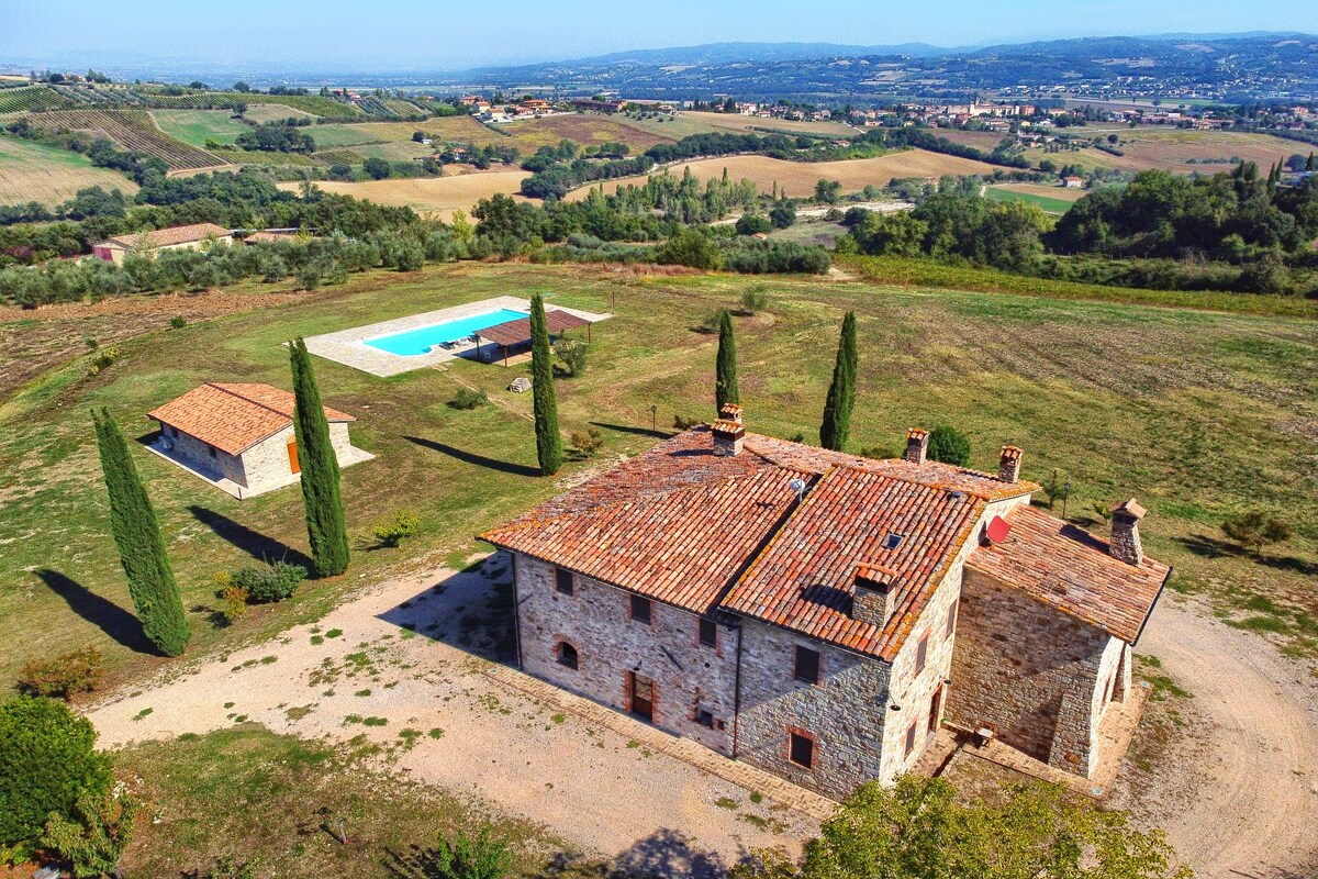 Accommodation with panoramic pool | Monte Peglia