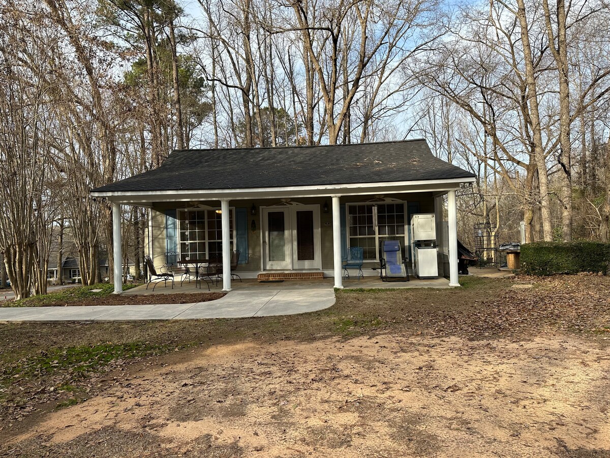 Cozy & clean home w/ lake access