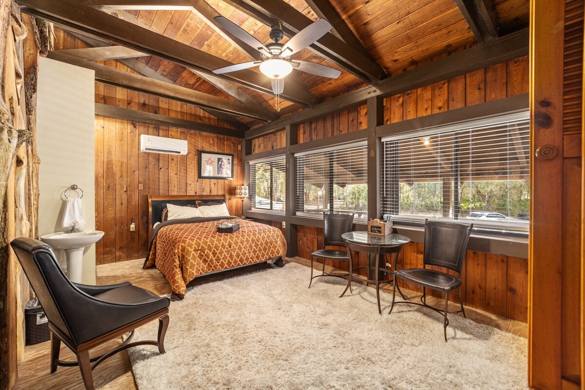 Equestrian room at the Great Lodge