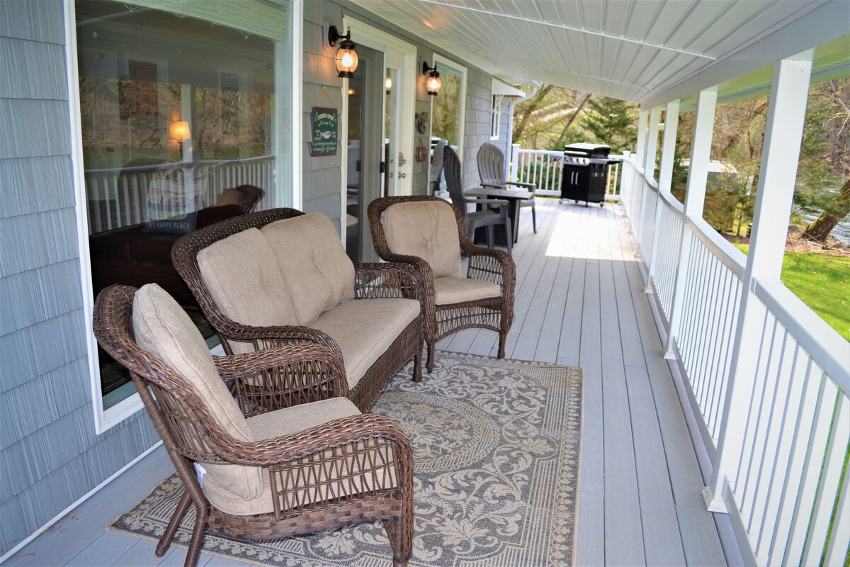 River Cottage with amazing porch and firepit!