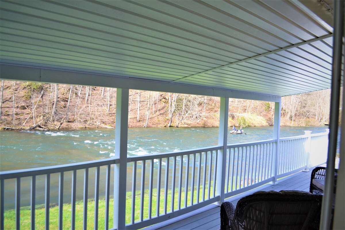 River Cottage with amazing porch and firepit!