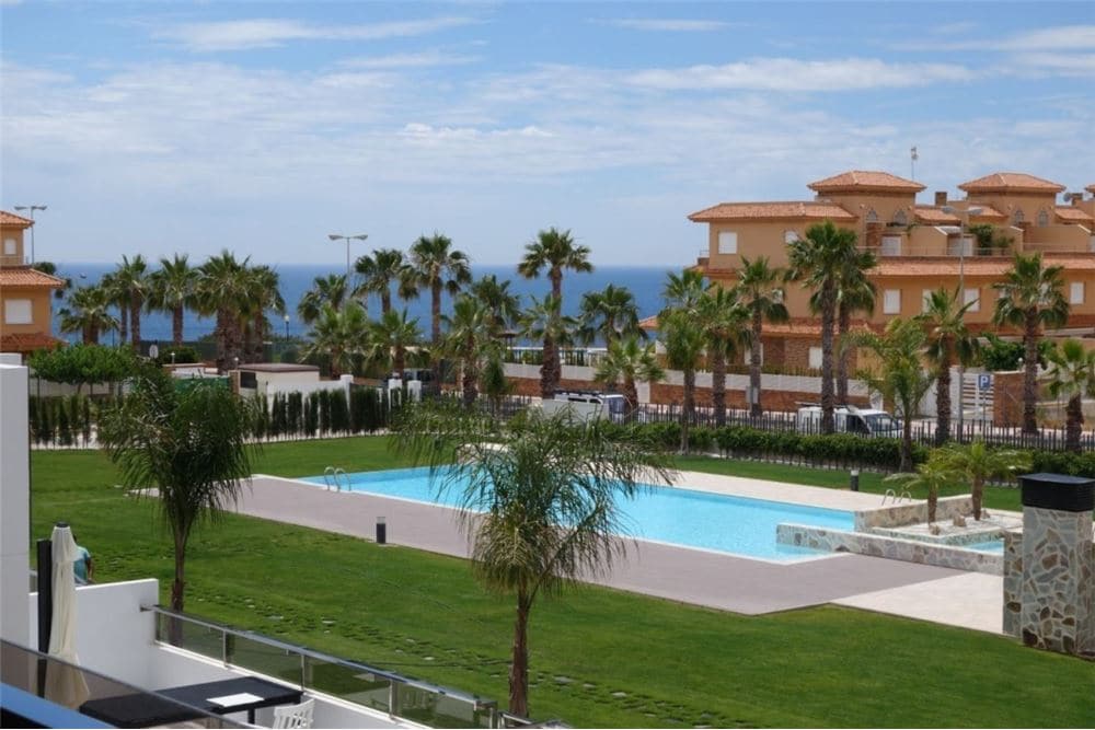 Modern & marvelous Cabo Roig: beach, golf, dining