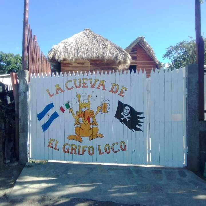 La Cueva del Grifo Loco, hostal