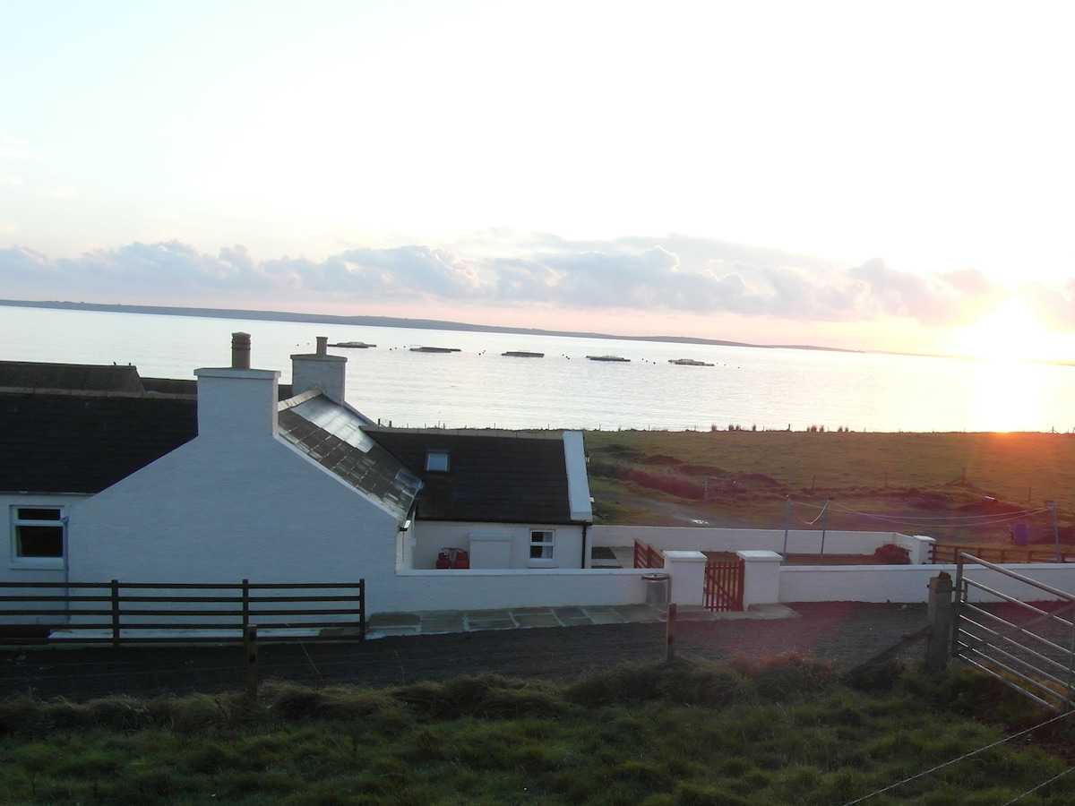 Riff Cottage with sea views in Orkney