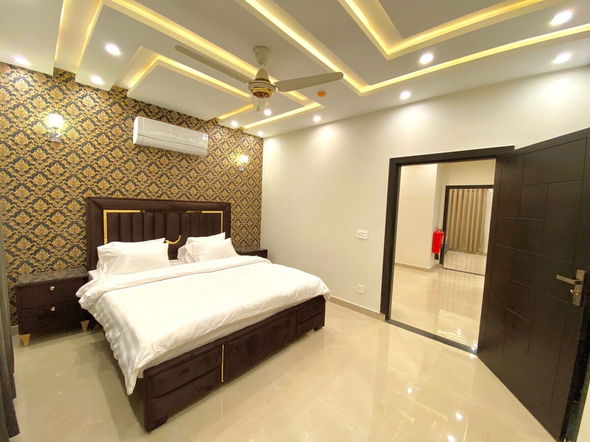 Luxurious Villa with Balcony in DHA Lahore