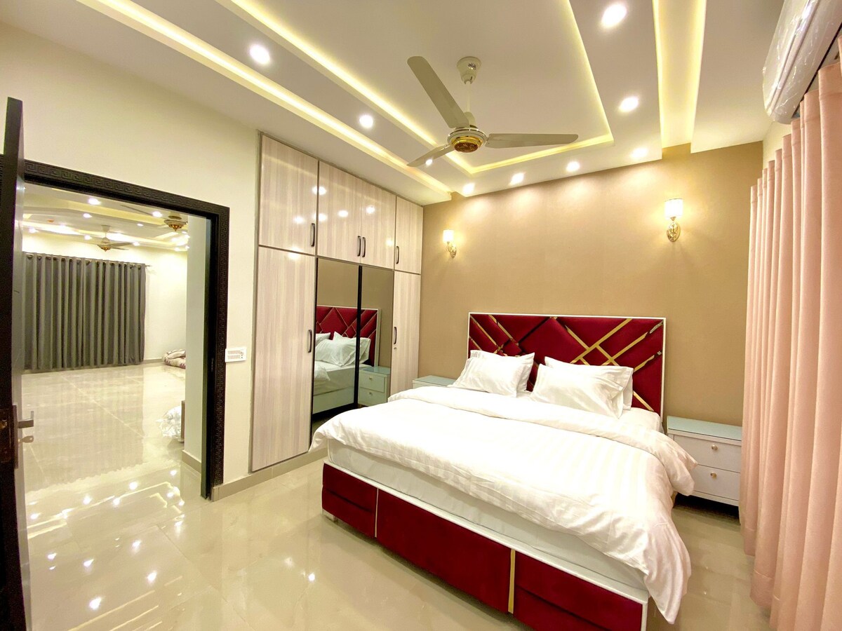 Luxurious Villa with Balcony in DHA Lahore