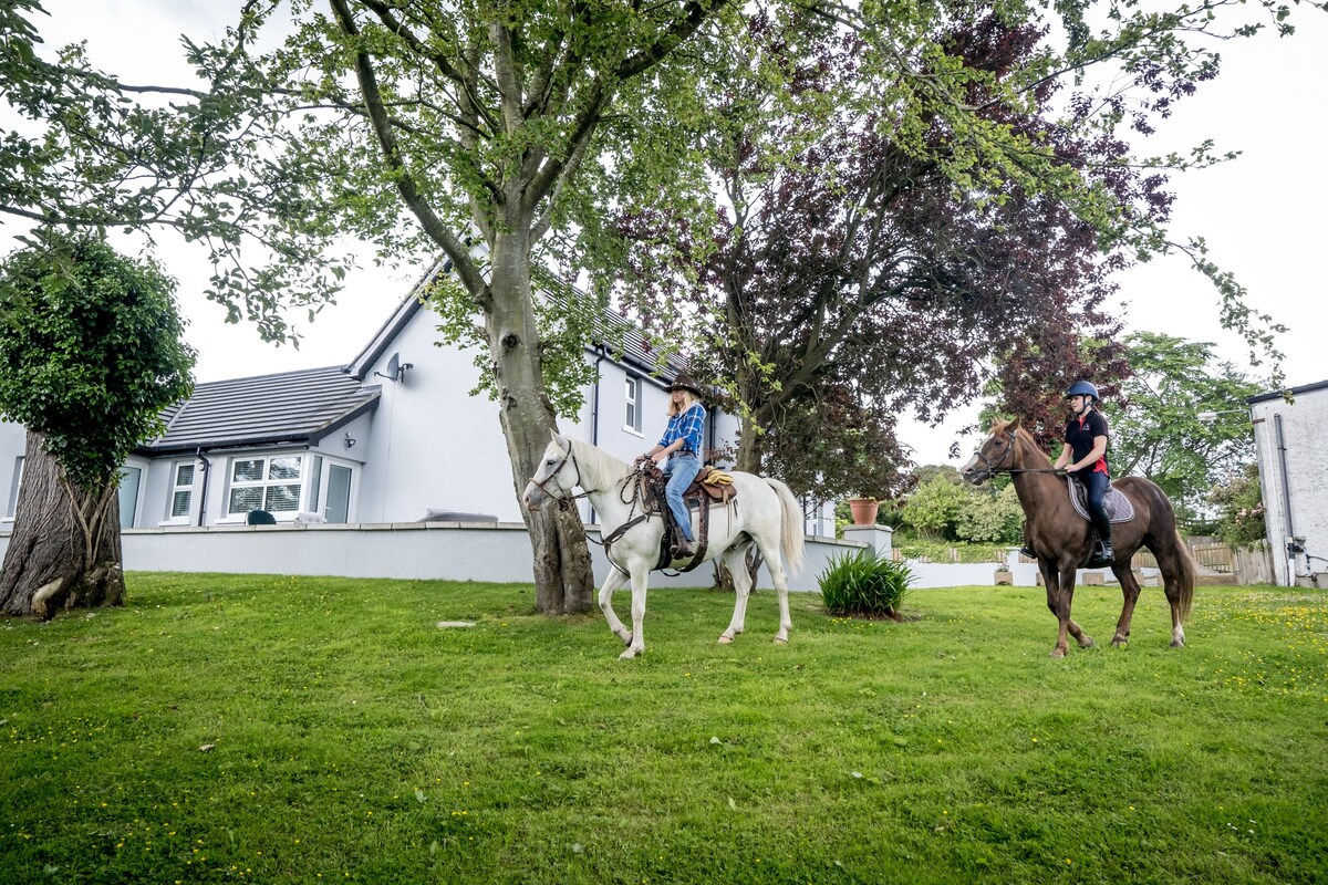 City of Derry Farmhouse Country Retreat