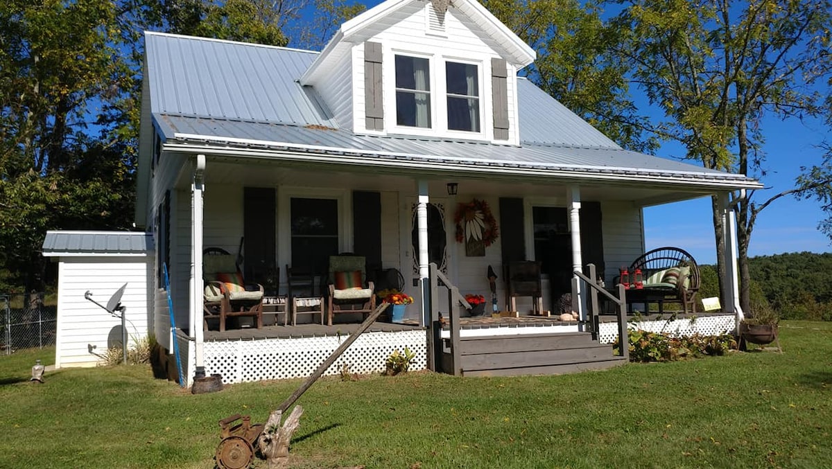 Quiet farmhouse. No pets, Smoke Free