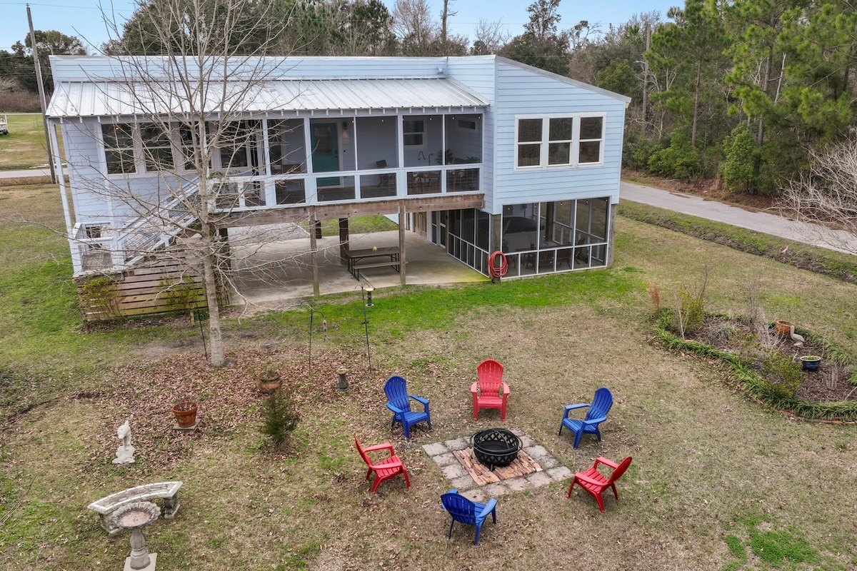Walk to the Beach - Hot Tub, Fire Pit, & Game Room