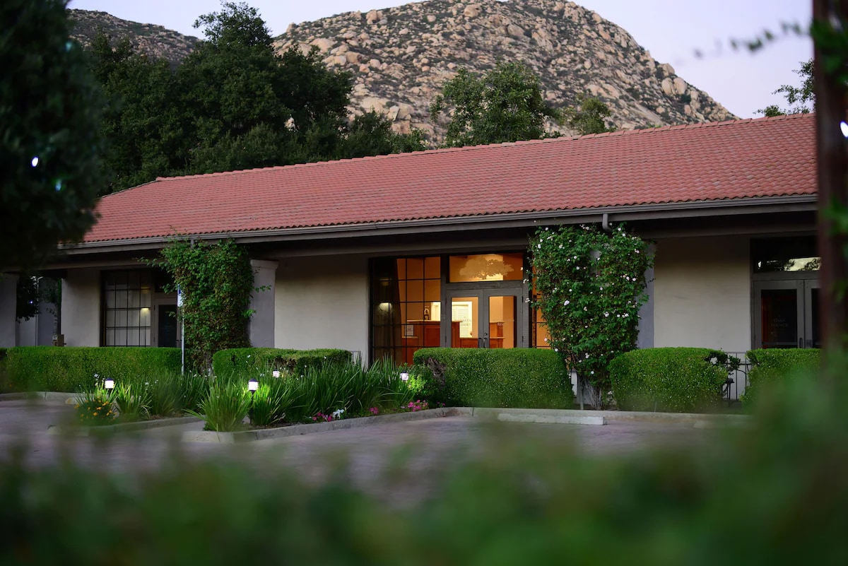 Mountain Vista: Relaxing 1BDR Villa.