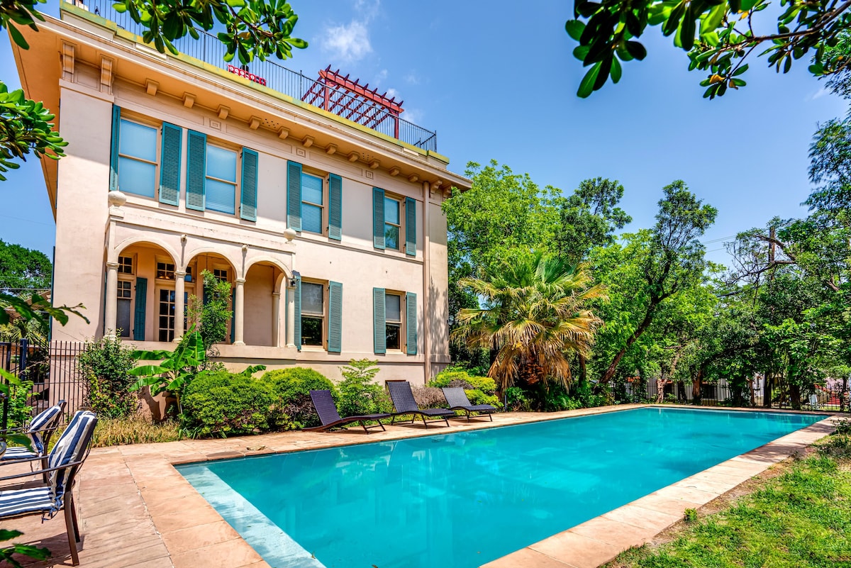 历史悠久的豪宅出租！游泳池和屋顶！