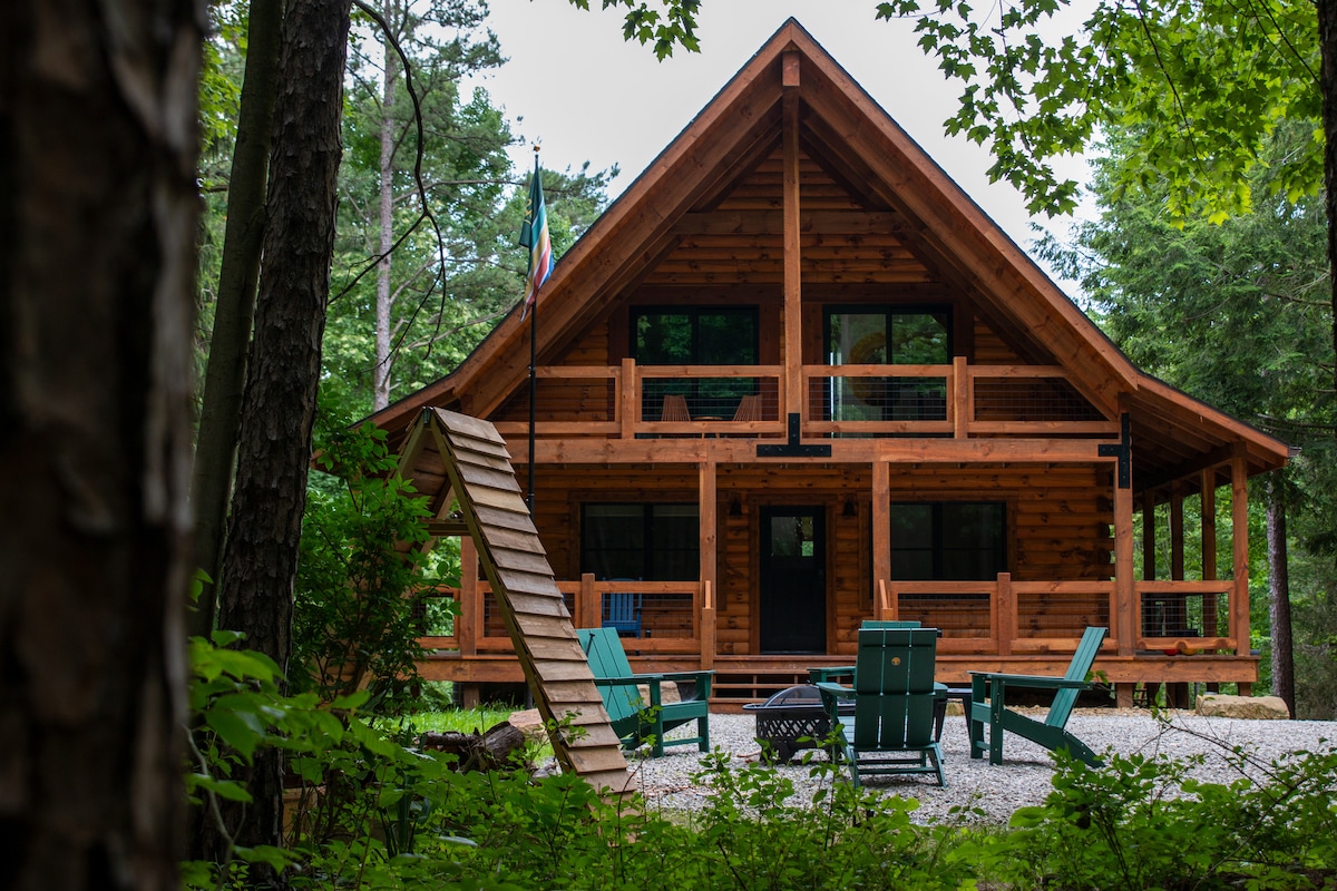 Howdybrook Basecamp | Hocking Hills Cabin