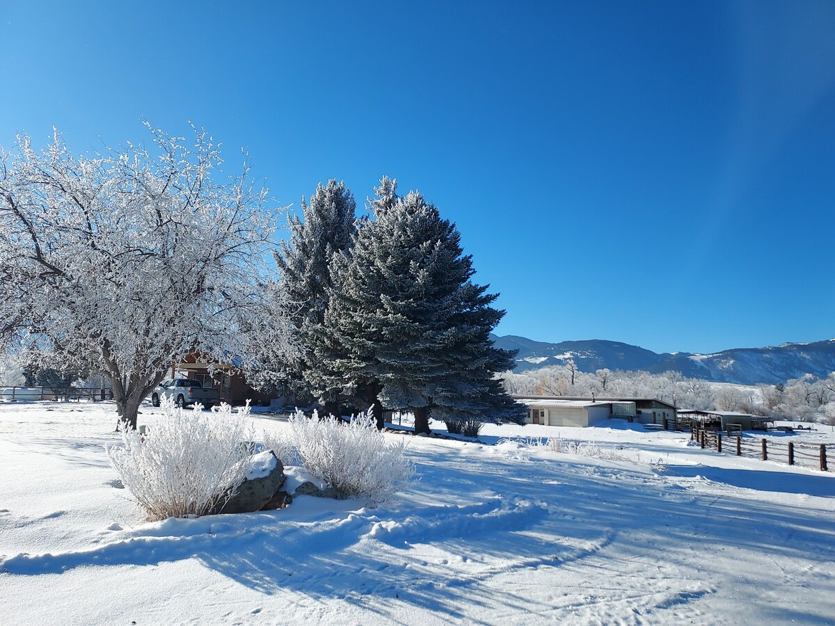 Beautiful Lrg home-view-bring snowmobile,horse,utv