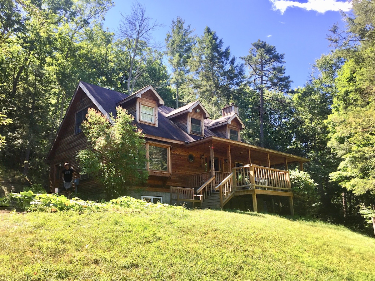 Beautiful Cabin in the Woods