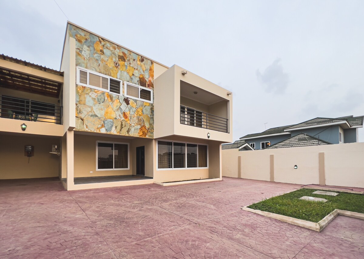 Cozy 4 BDR House in East legon