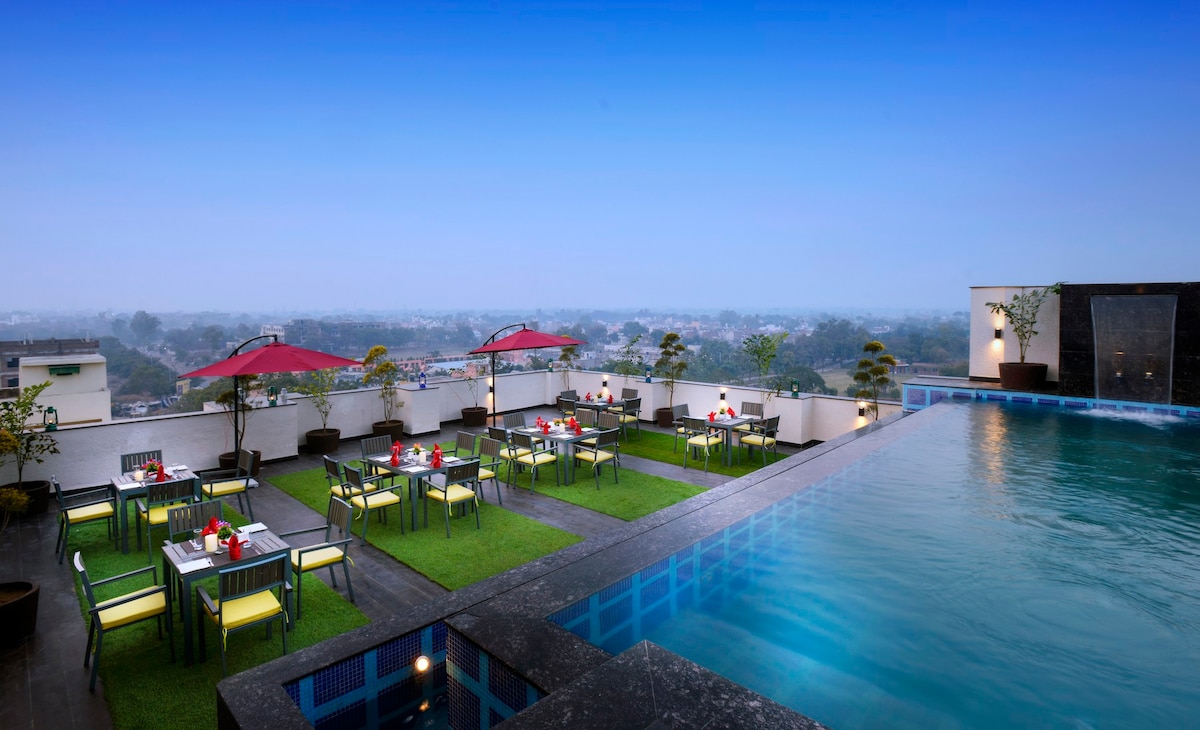 Group Stay@Hotel:Spa& Rooftop Pool:10 min from Taj