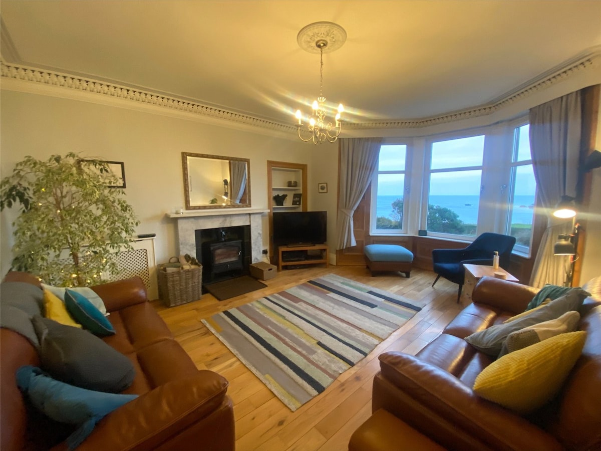 Desirable flat with sea views