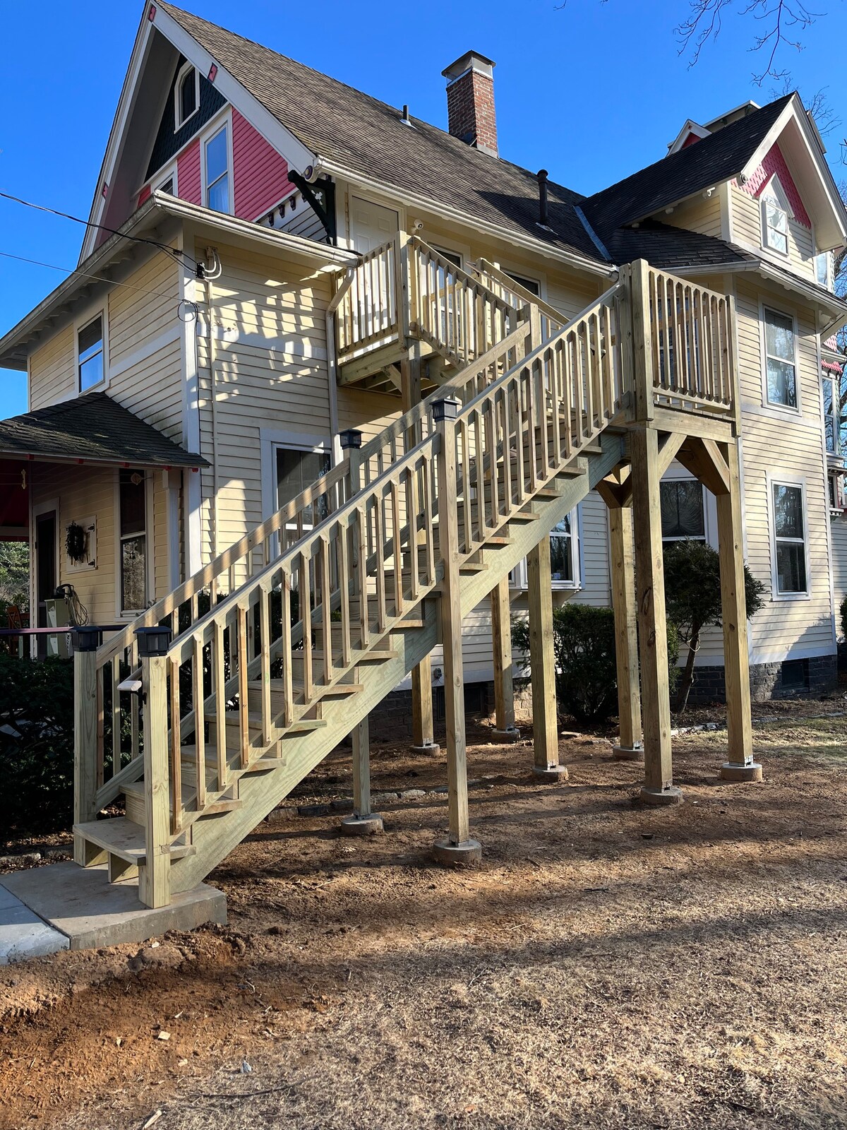 Gingerbread Apartment, Walk Downtown