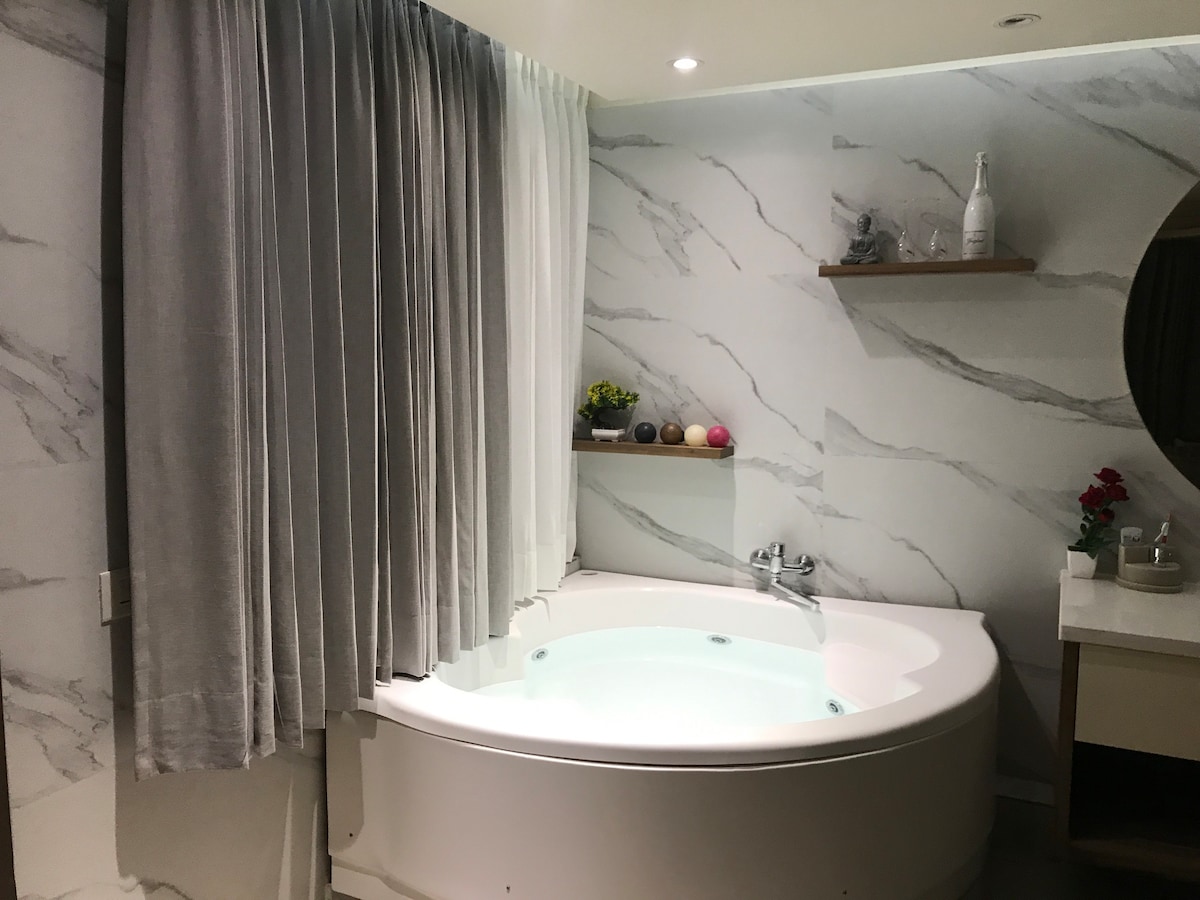 Executive Suite with  Tub & Spa.